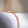 Load image into Gallery viewer, Kralenarmband • Zonnesteen