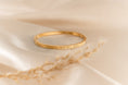 Load image into Gallery viewer, Armband goud • Met volle angst vooruit