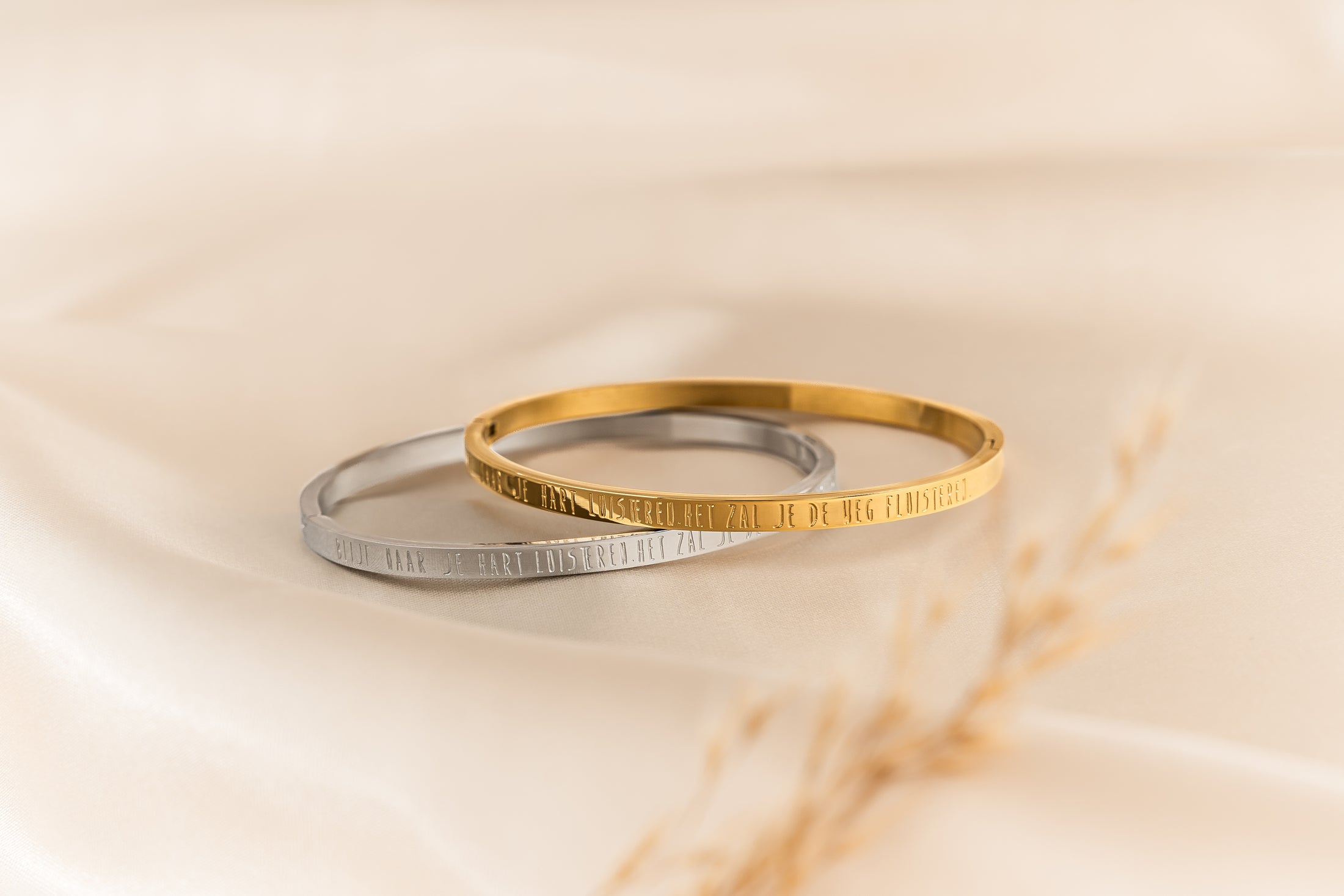 Armband goud • Blijf naar je hart luisteren, het zal je de weg fluisteren