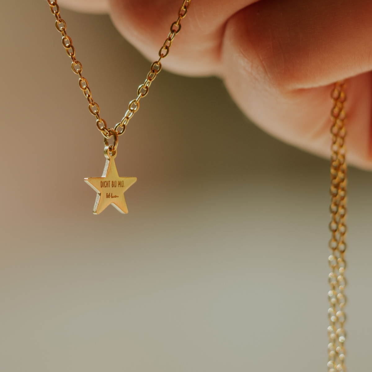 Dicht bij mij ketting met sterretje & gedichtje Goud | Lief Leven