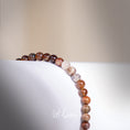Load image into Gallery viewer, Kralenarmband • Versteend hout
