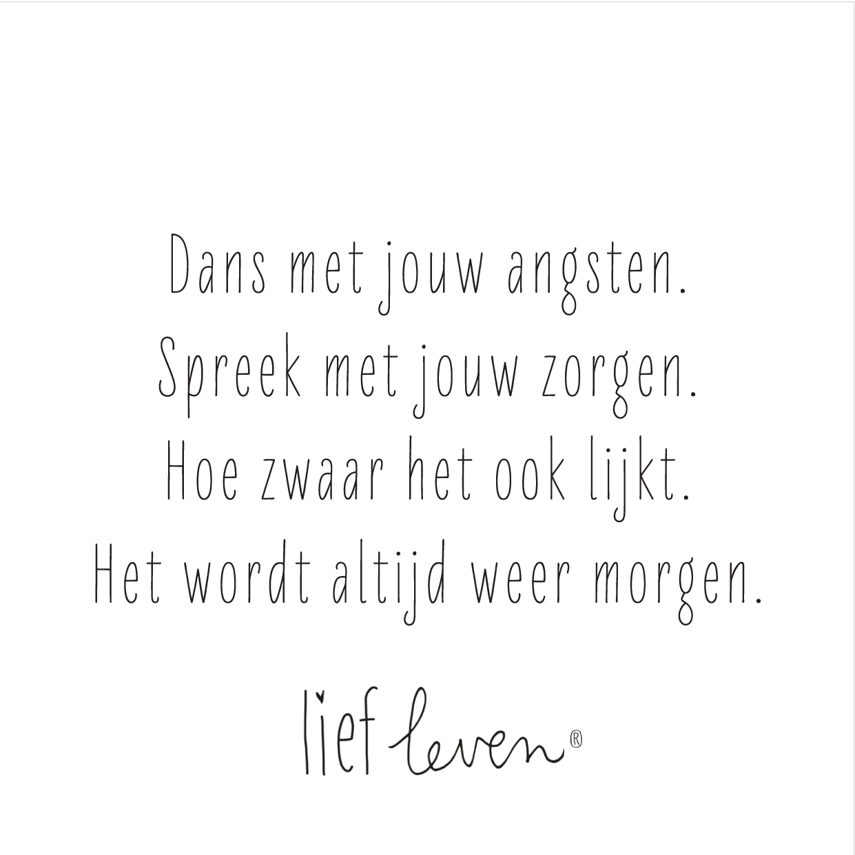 Lief Leven tegeltje met de tekst “Dans met jouw angsten. Spreek met jouw zorgen. Hoe zwaar het ook lijkt. Het wordt altijd weer morgen.” op wit keramiek, 10,5 × 10,5 cm, troostend en hoopvol ontwerp.