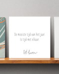 Load image into Gallery viewer, egeltje van Lief Leven met de tekst ‘De mooiste tijd van het jaar is tijd met elkaar’ in zachte, minimalistische stijl op glanzend keramiek.
