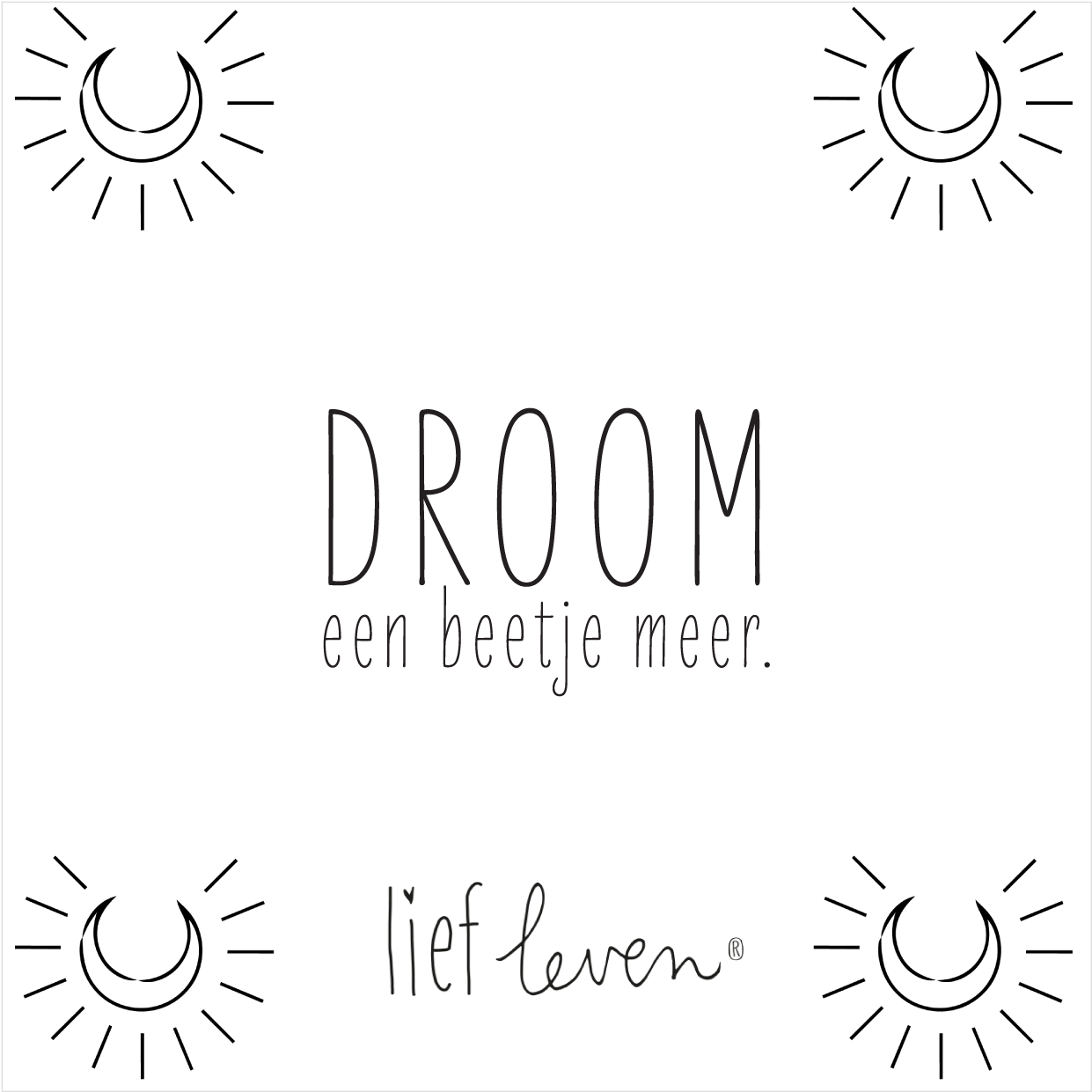 Lief Leven tegeltje met de tekst “Droom een beetje meer.” en illustraties van manen en zonnen op wit keramiek, 10,5 × 10,5 cm, zacht en inspirerend ontwerp.