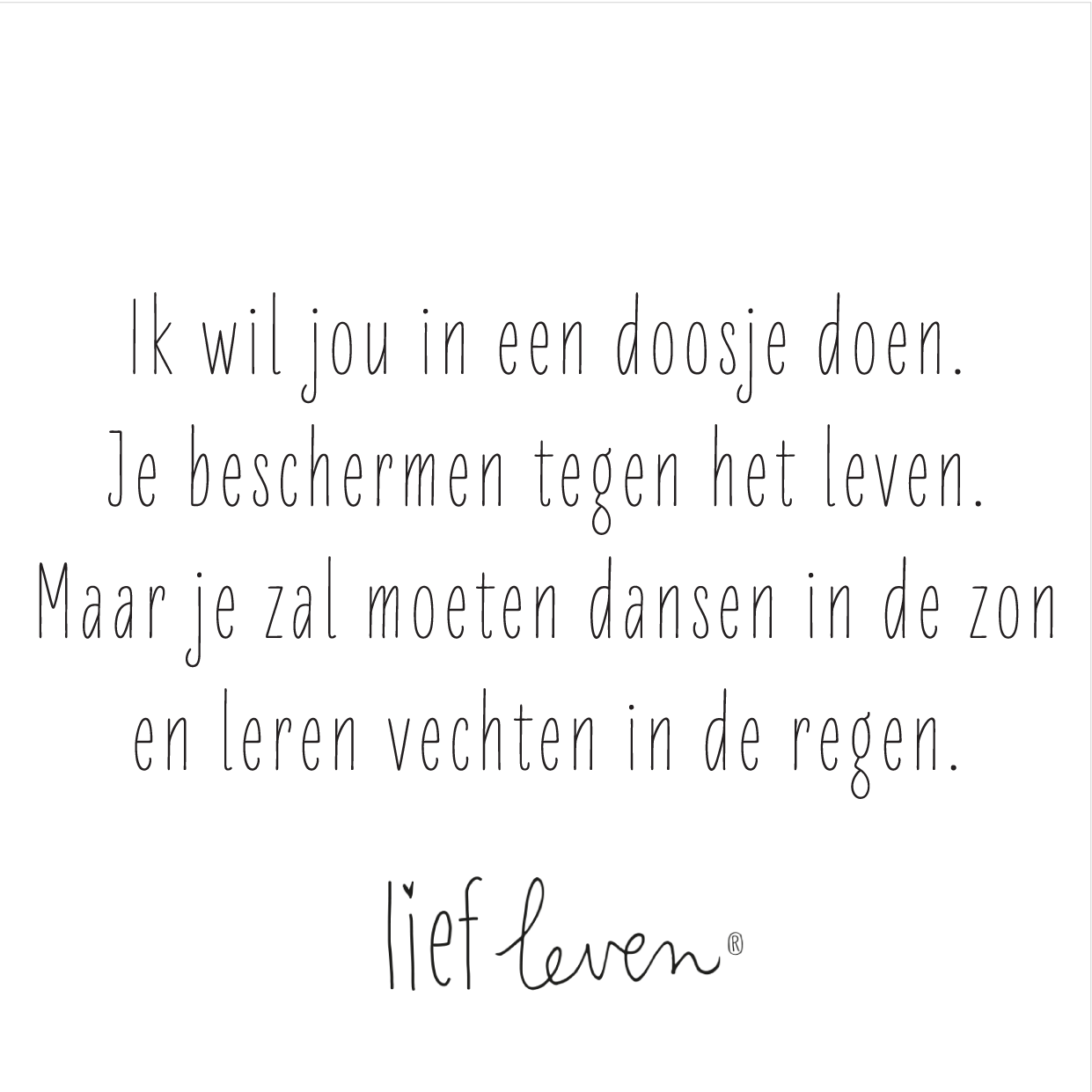 Lief Leven tegeltje met tekst “Ik wil jou in een doosje doen. Je beschermen tegen het leven...” op wit keramiek, poëtisch en liefdevol design.