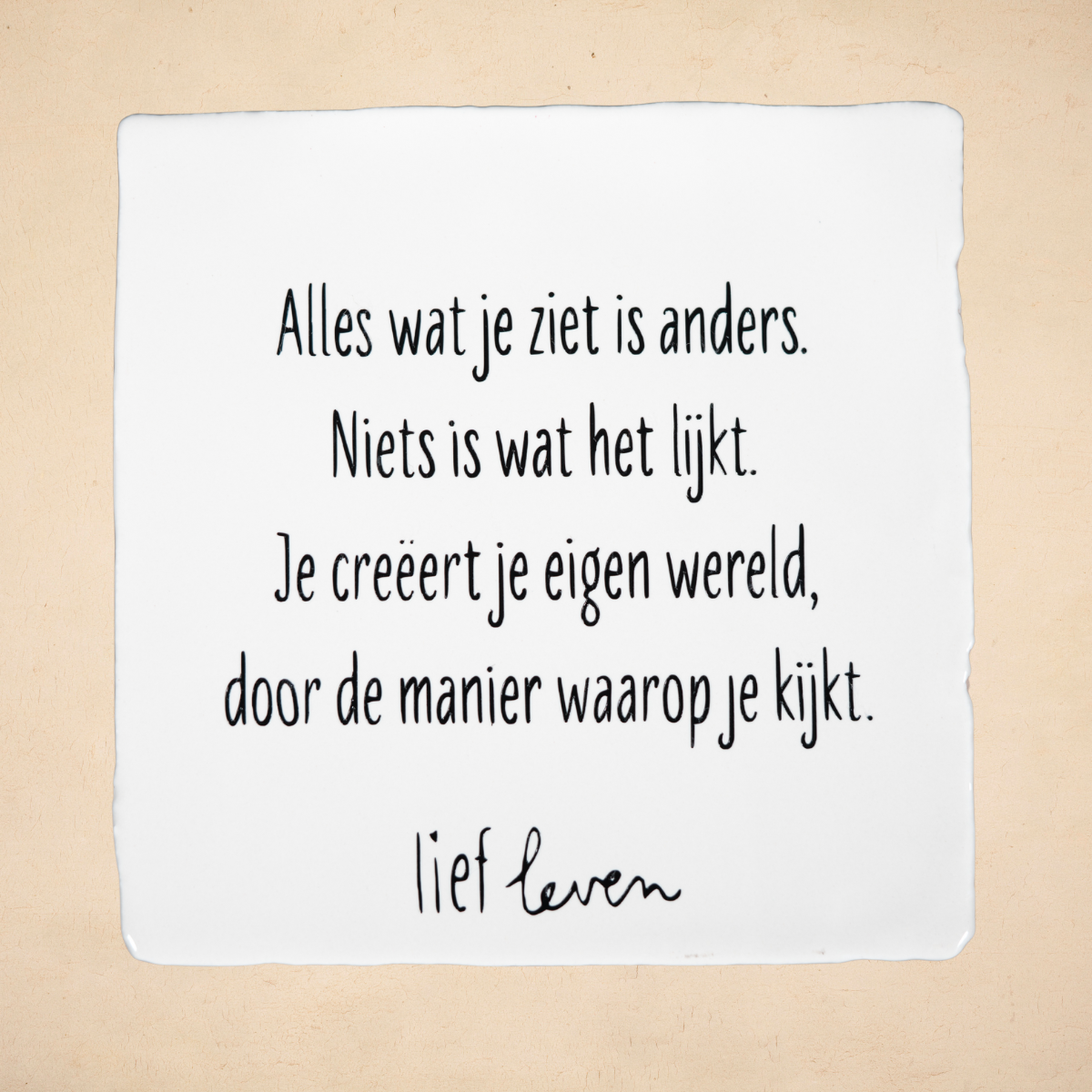 Tegeltje • Alles wat je ziet is anders